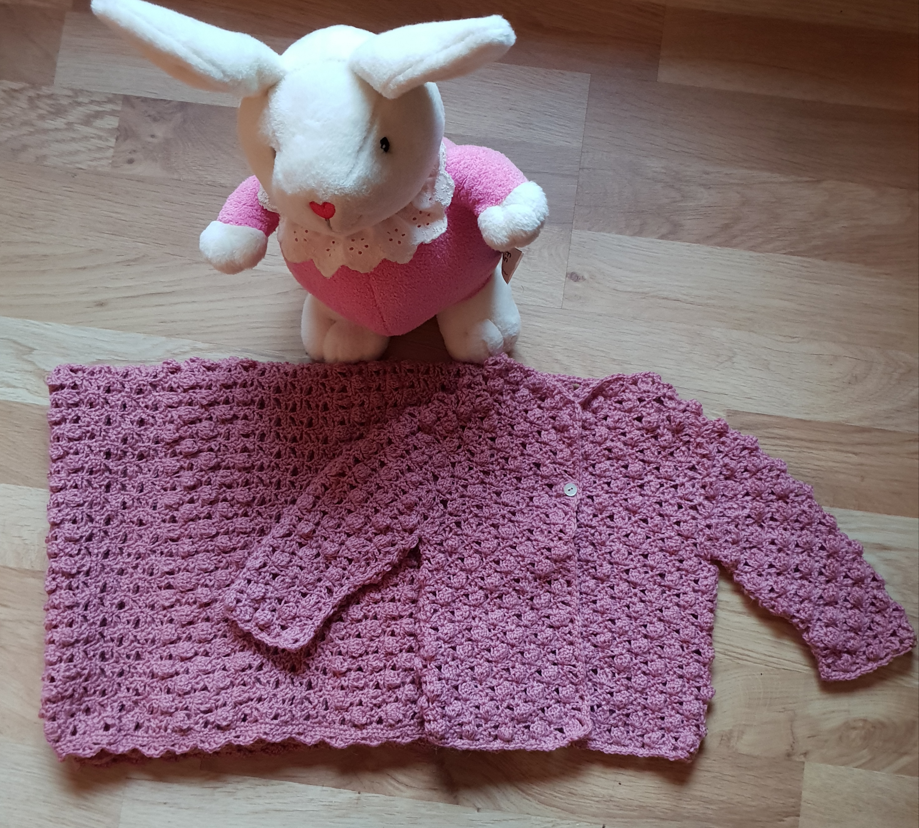 rosa jakke og teppe.jpg